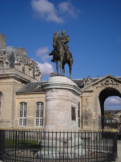 Statue du duc d'Aumale
