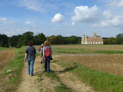 En chemin, l'église de Nucourt