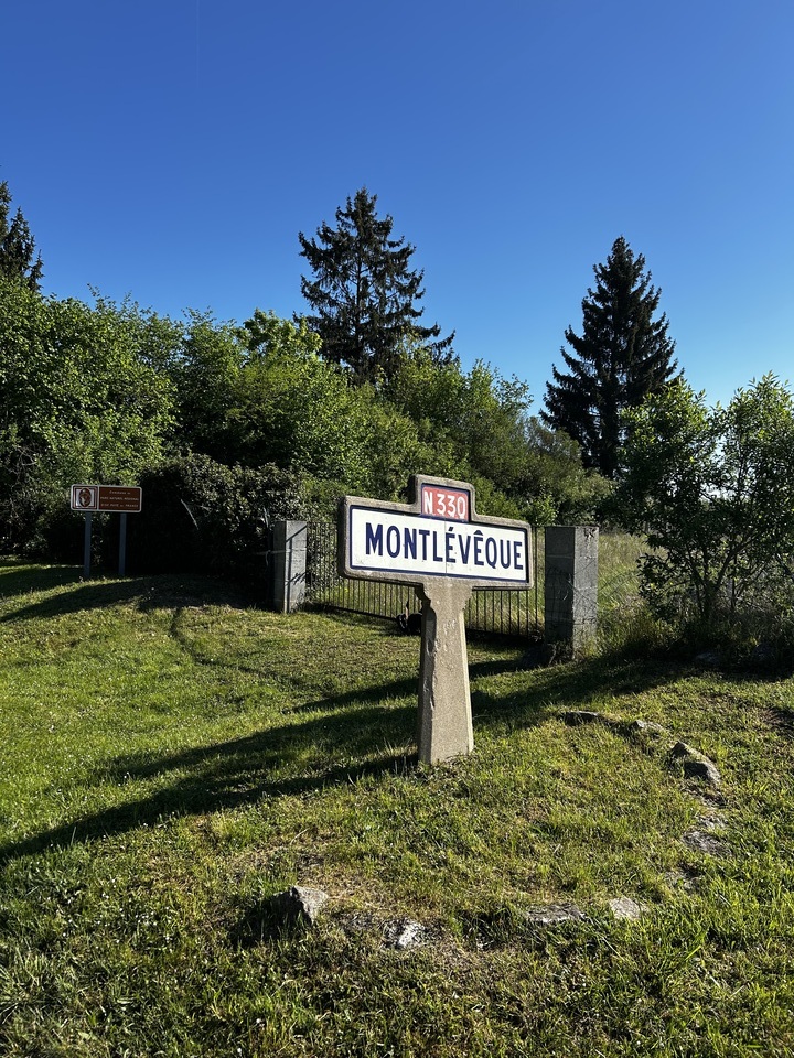 Entrée du village de Mont-L'Evêque