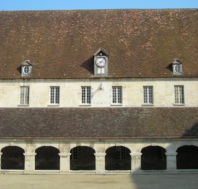 Cloître de l'abbaye du Moncel